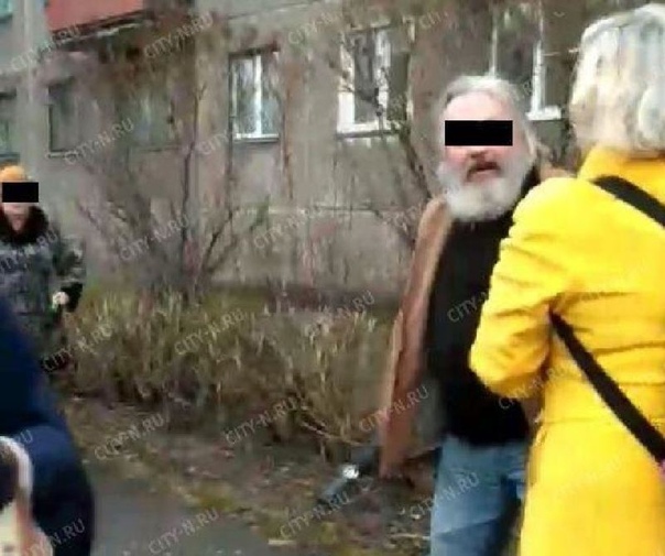В Новокузнецке на Пасху священник и попадья избили прохожую электрошокером В Новокузнецке 28 апреля на Пасху священник и попадья с электрошокером подрались с прохожими. Об инциденте рассказали
