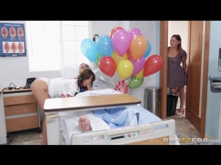 ne-vovremya-porno-seks-s-podrugoy-u-zerkala