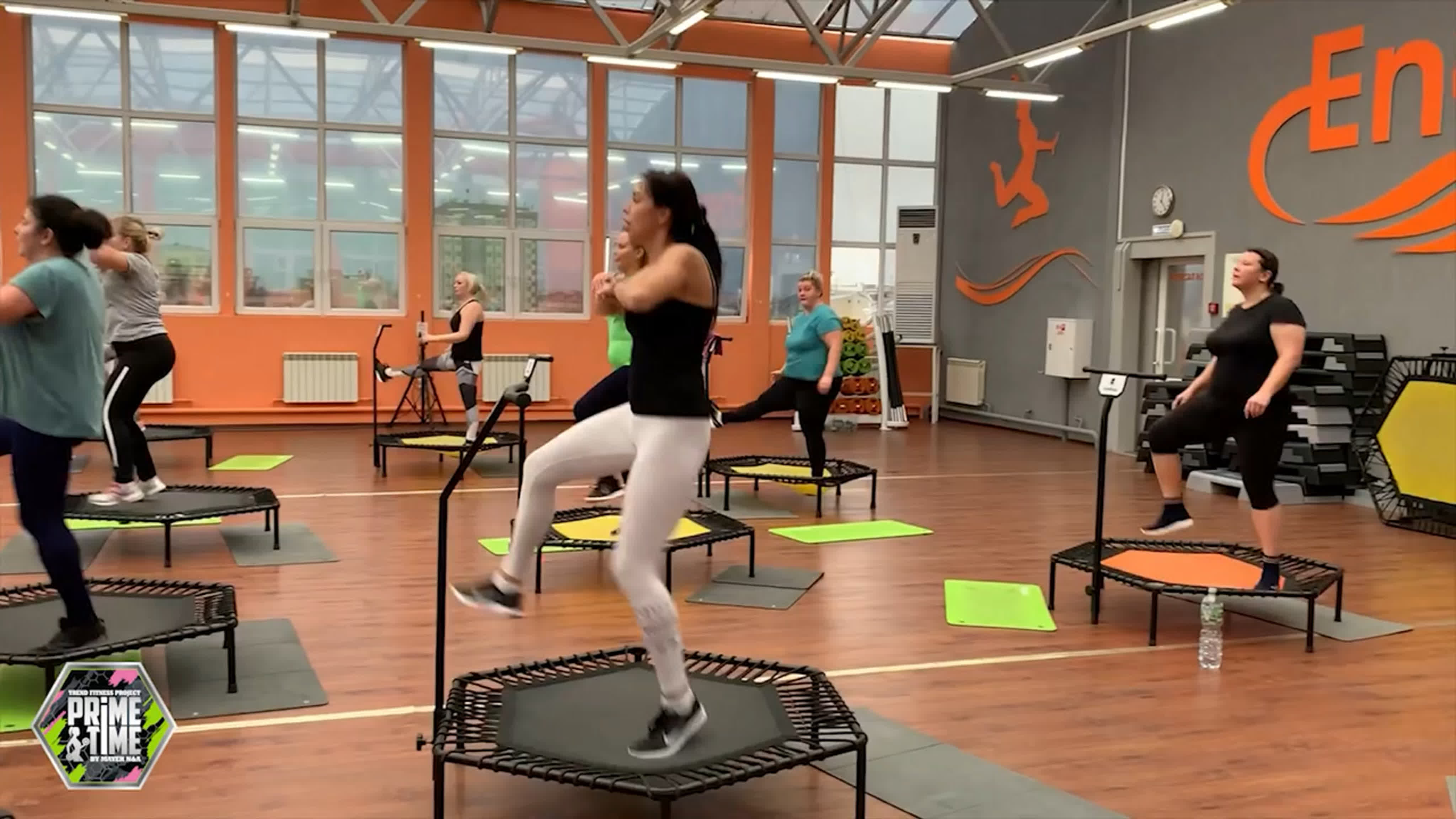 Джампинг тренировка видео для начинающих. Спортзал Энерджи Иваново. Фитнес Энерджи Иваново для детей. Энерджи Иваново фитнес директор. Упражнение джамп видео.