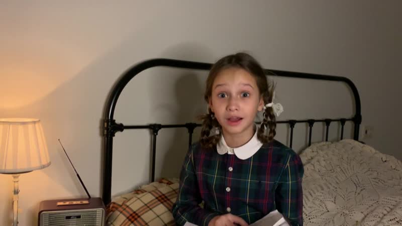 девочка читает стих про. варя ивлева. стих про бабушку вызови врача. девочка читает стих про. маленькая девочка читает стихи.